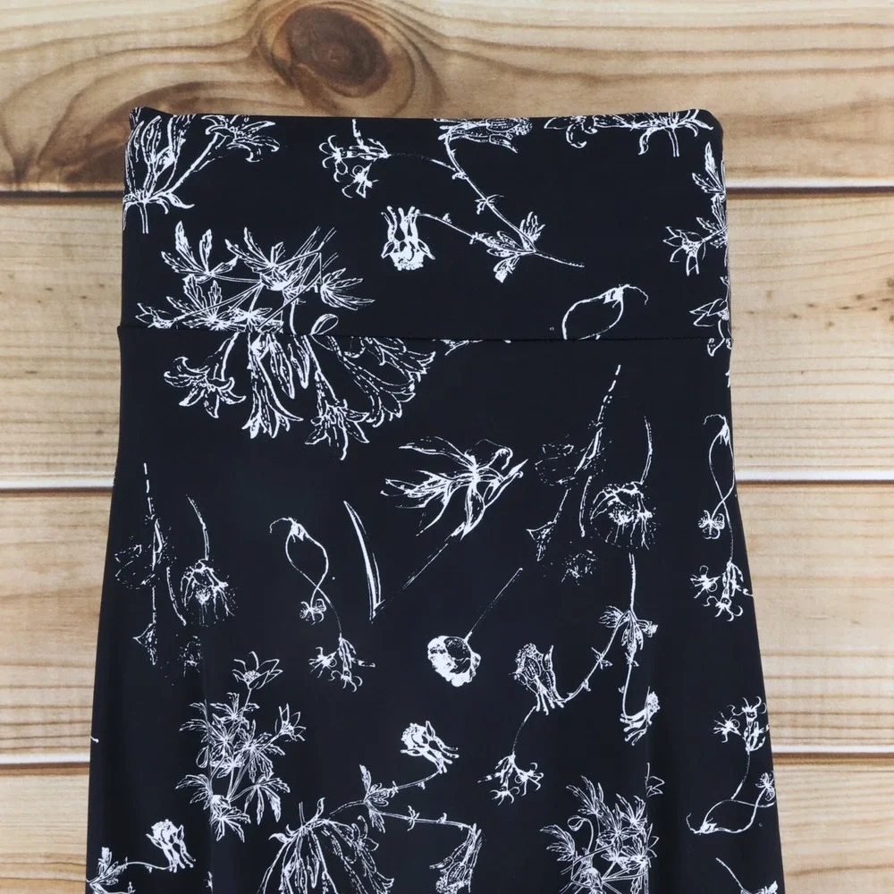 LuLaRoe A-Line Skirt Womens Size XS Black White Floral‎ Polyester Blend Stretch